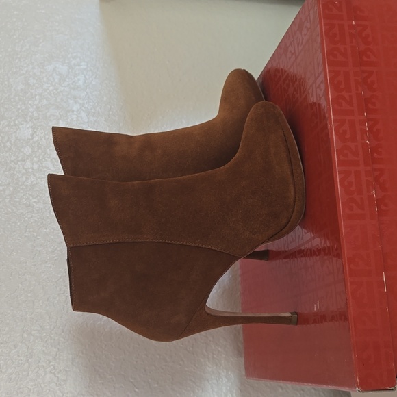 Dione Shoes - Suede Camel  booties 8.5, NWOT